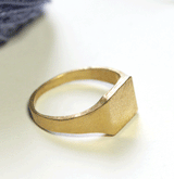 טבעת חותם מרובעת עדינה